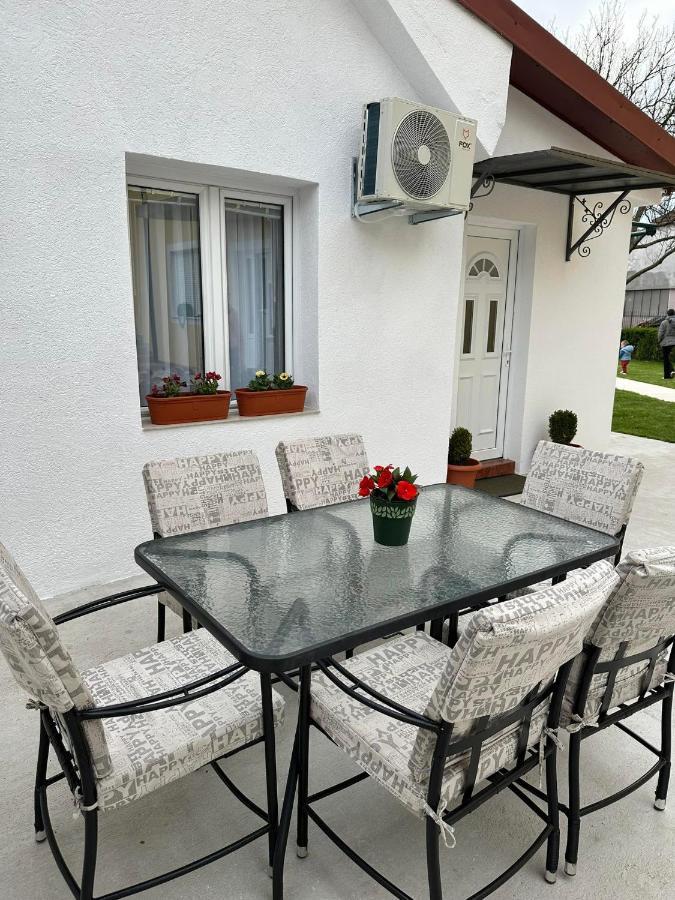 Apartmani Emily & Jully Nikšić Buitenkant foto