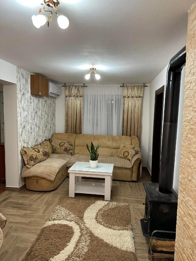 Apartmani Emily & Jully Nikšić Buitenkant foto