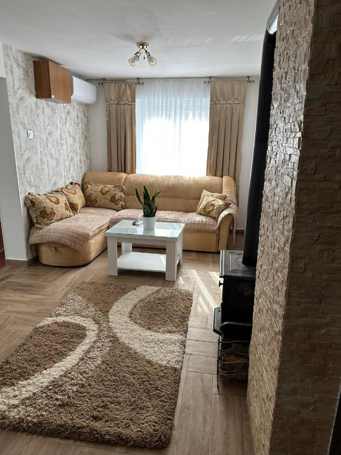 Apartmani Emily & Jully Nikšić Buitenkant foto