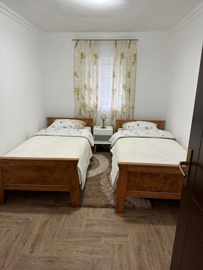 Apartmani Emily & Jully Nikšić Buitenkant foto
