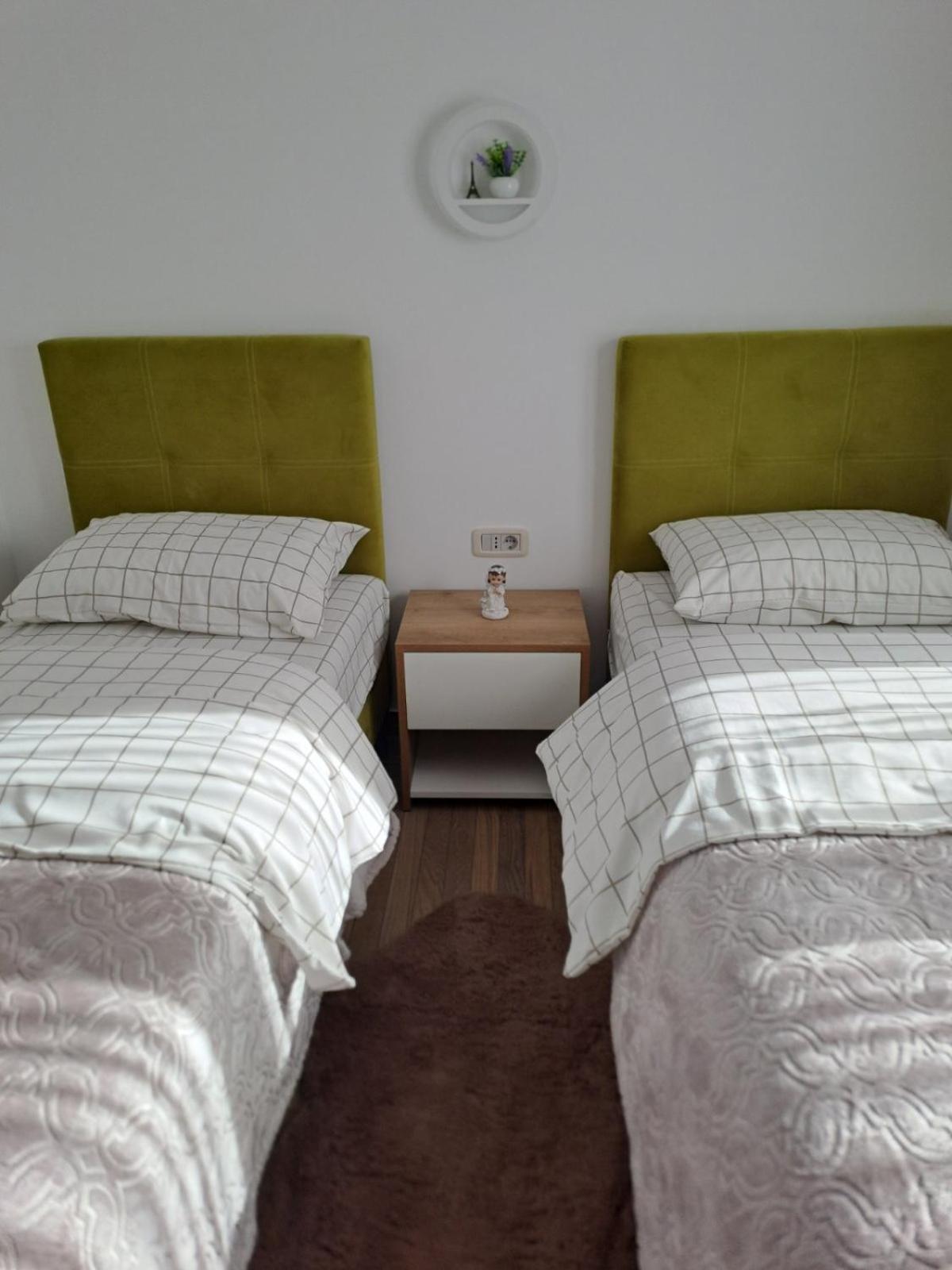 Apartmani Emily & Jully Nikšić Buitenkant foto