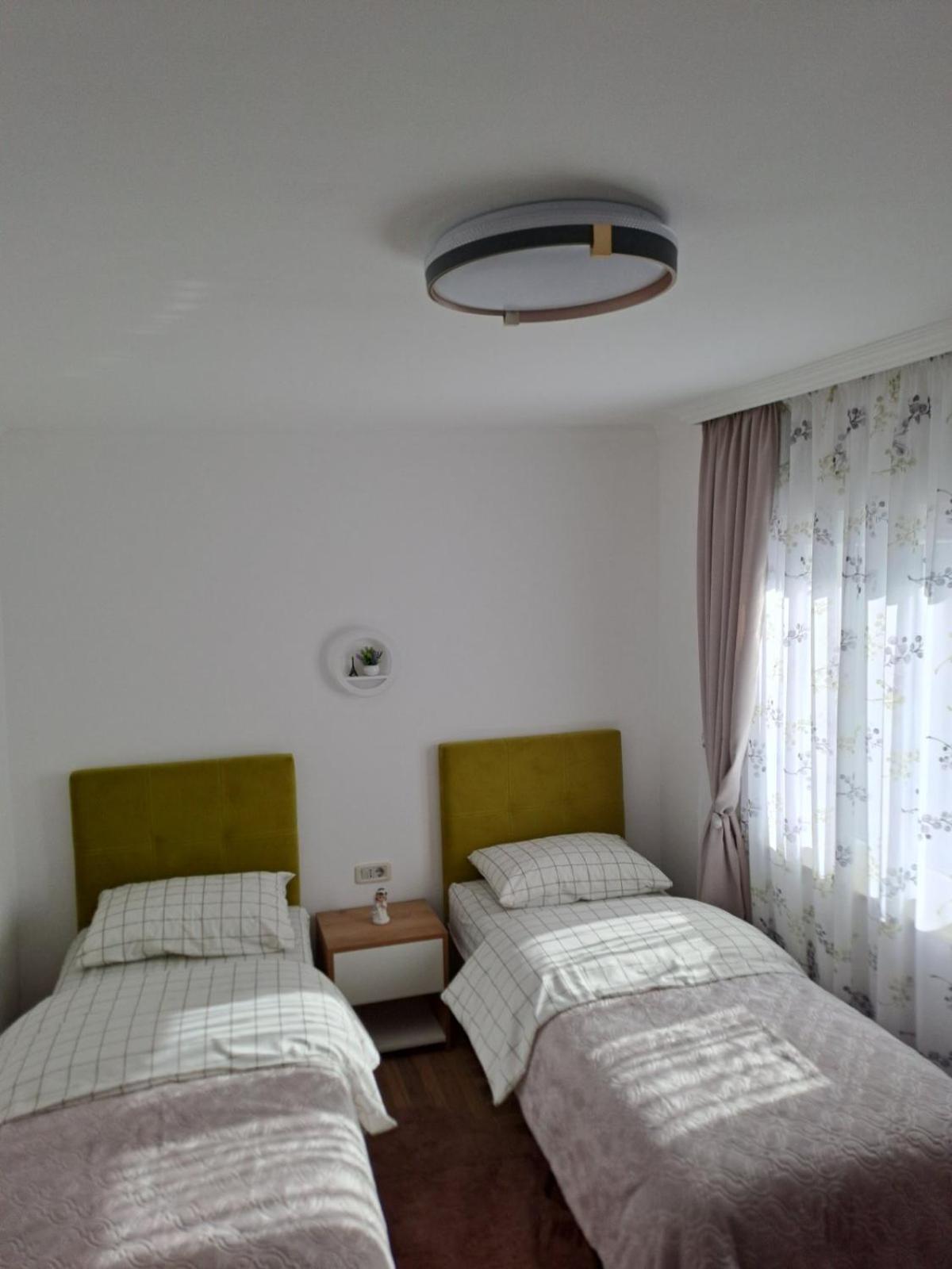 Apartmani Emily & Jully Nikšić Buitenkant foto