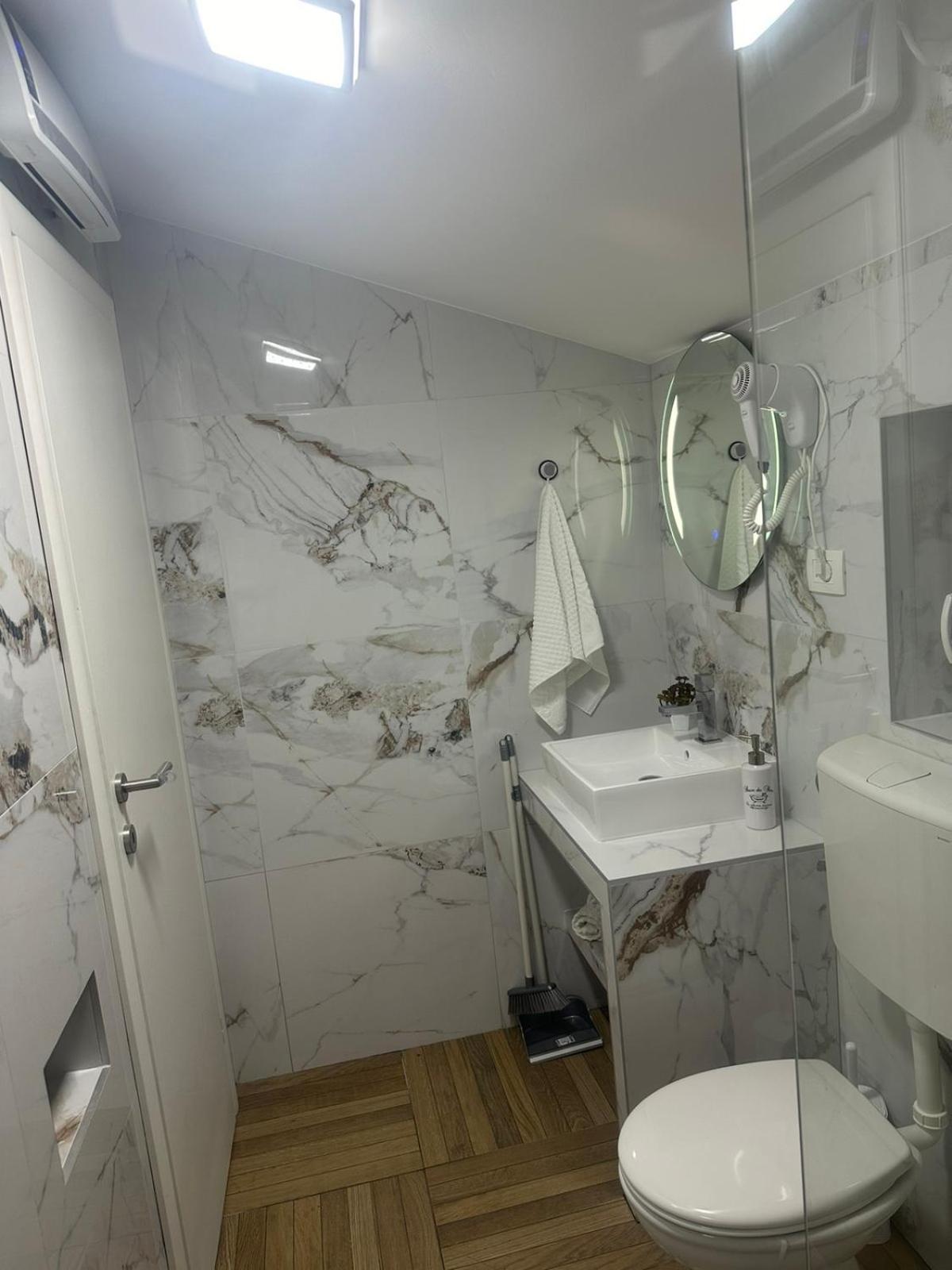 Apartmani Emily & Jully Nikšić Buitenkant foto