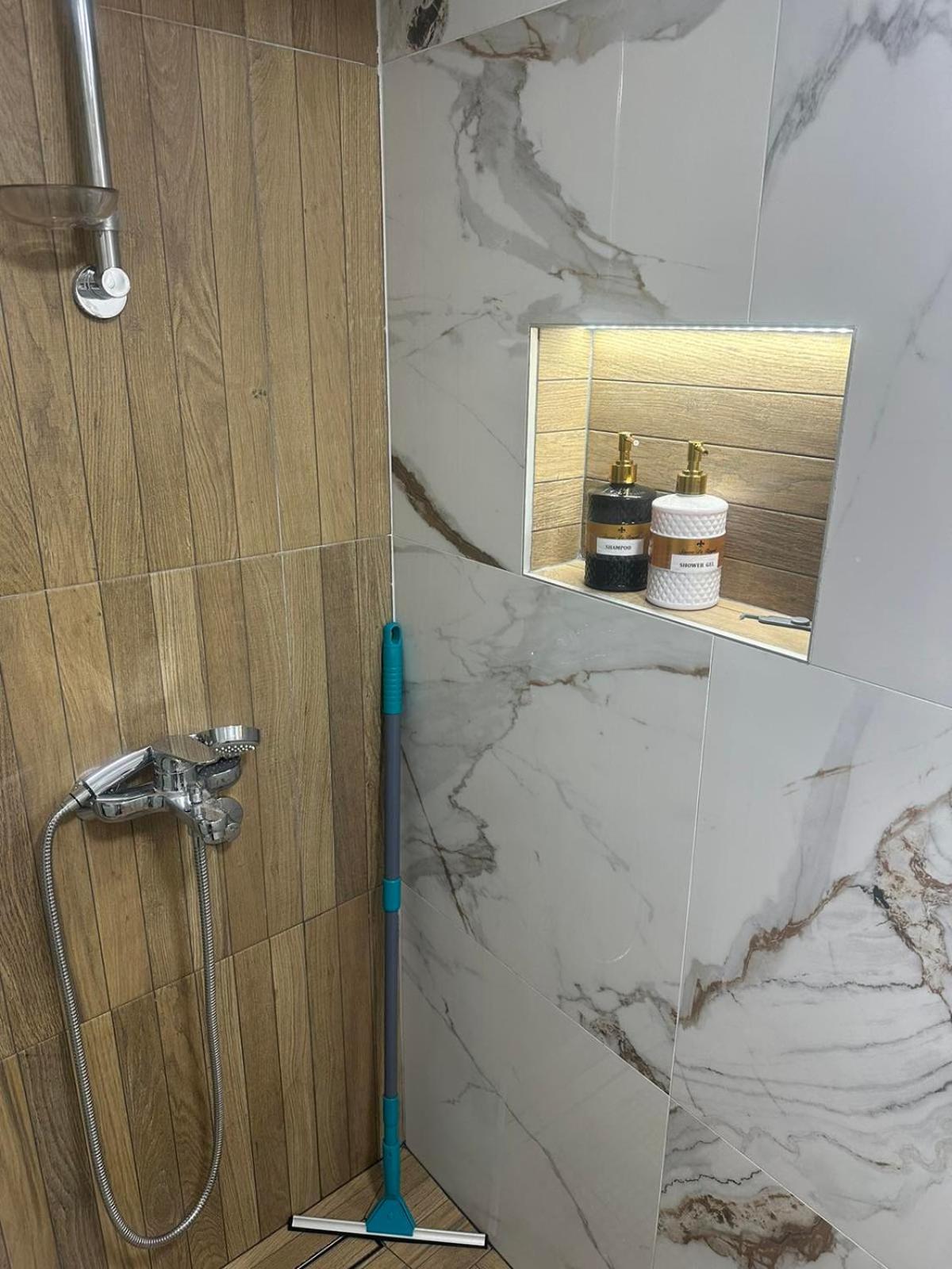 Apartmani Emily & Jully Nikšić Buitenkant foto