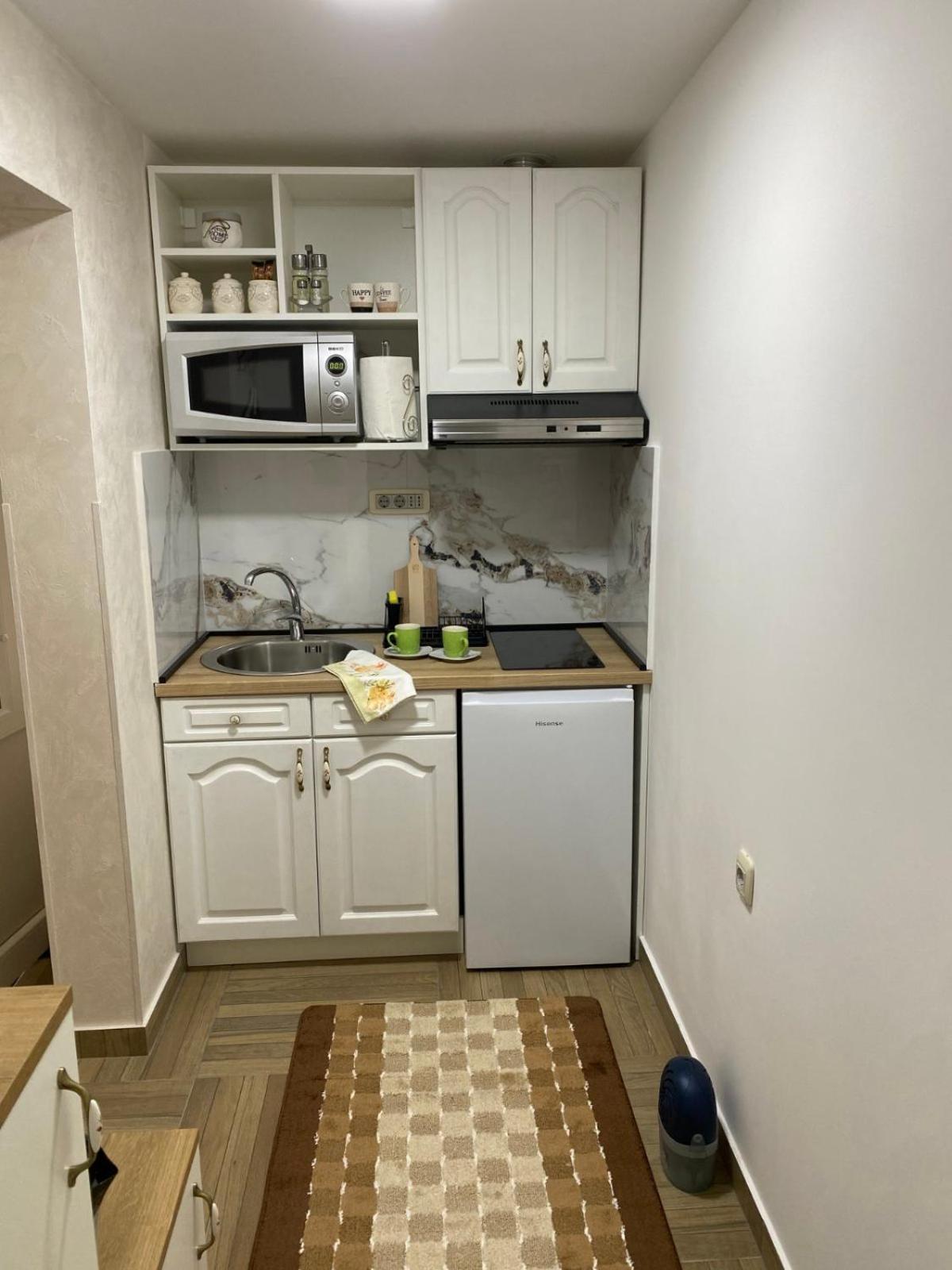 Apartmani Emily & Jully Nikšić Buitenkant foto