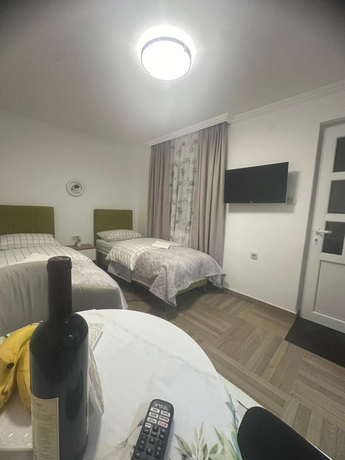 Apartmani Emily & Jully Nikšić Buitenkant foto