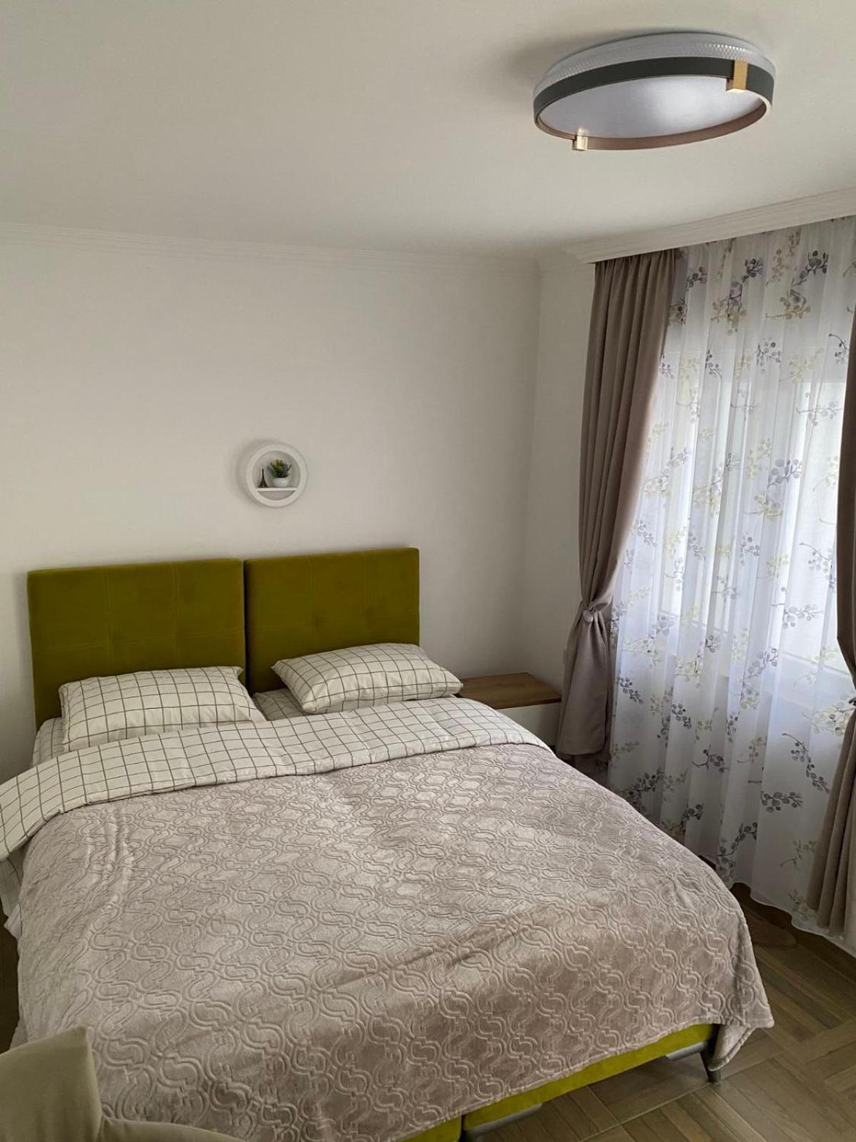 Apartmani Emily & Jully Nikšić Buitenkant foto