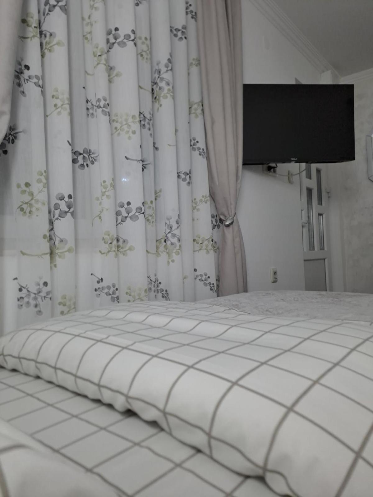 Apartmani Emily & Jully Nikšić Buitenkant foto