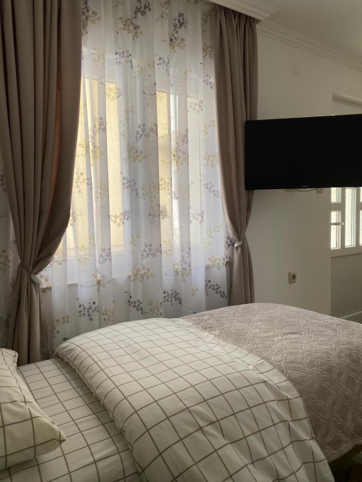 Apartmani Emily & Jully Nikšić Buitenkant foto